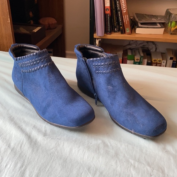 Shoes - Picture 2 of 3